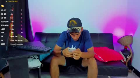 Snapshot of max_wild01 chatting on 01-11-26, 02:05 MAX online show from 01-11-26, 02:05