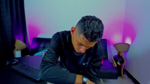 Snapshot of max_wild01 chatting on 01-16-26, 11:31 MAX online show from 01-16-26, 11:31