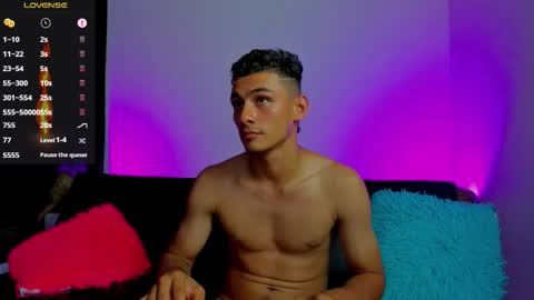 Snapshot of max_wild01 chatting on 01-17-26, 11:37 MAX online show from 01-17-26, 11:37