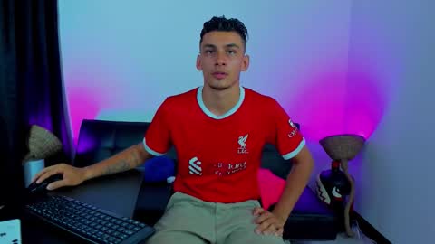 Snapshot of max_wild01 chatting on 01-17-26, 11:41 MAX online show from 01-17-26, 11:41