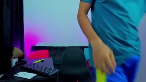 Snapshot of max_wild01 chatting on 02-15-26, 07:49 MAX online show from 02-15-26, 07:49