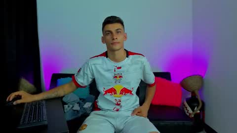 Snapshot of max_wild01 chatting on 02-20-26, 09:10 MAX online show from 02-20-26, 09:10