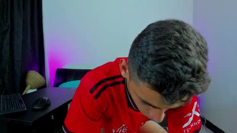 Snapshot of max_wild01 chatting on 03-08-26, 07:23 MAX online show from 03-08-26, 07:23