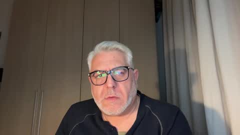 Snapshot of maxbillo chatting on 03-20-26, 11:31 maxbillo online show from 03-20-26, 11:31