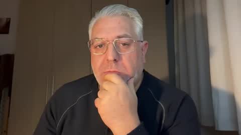 Snapshot of maxbillo chatting on 03-28-26, 11:26 maxbillo online show from 03-28-26, 11:26