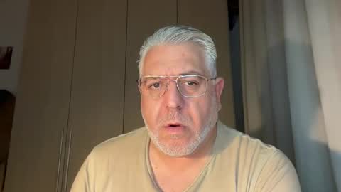 Snapshot of maxbillo chatting on 04-20-26, 10:33 maxbillo online show from 04-20-26, 10:33