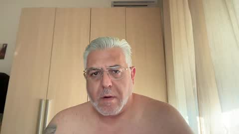 Snapshot of maxbillo chatting on 07-12-26, 04:42 maxbillo online show from 07-12-26, 04:42