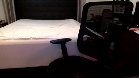 Snapshot of maxblairwood chatting on 06-23-26, 12:52 maxblairwood online show from 06-23-26, 12:52