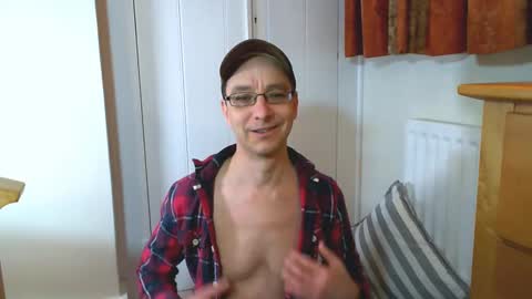 Snapshot of maxdavies chatting on 02-03-25, 11:42 Max Davies online show from 02-03-25, 11:42