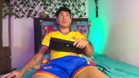 maxi_and_evan online show from 06-25-26, 11:26