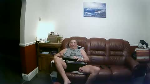 Snapshot of maxi_johnes chatting on 12-20-24, 10:32 MAX online show from 12-20-24, 10:32