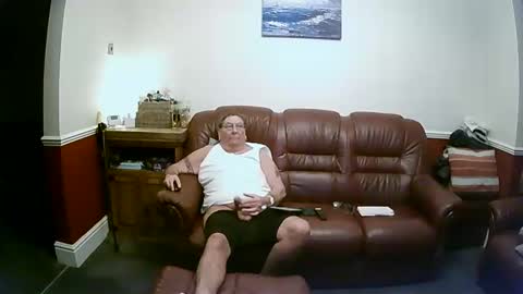 Snapshot of maxi_johnes chatting on 12-21-24, 11:24 MAX online show from 12-21-24, 11:24