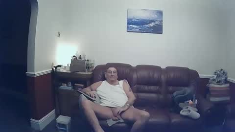 Snapshot of maxi_johnes chatting on 01-03-25, 12:11 MAX online show from 01-03-25, 12:11