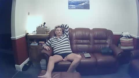 Snapshot of maxi_johnes chatting on 01-06-25, 08:39 MAX online show from 01-06-25, 08:39