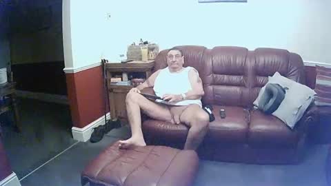 Snapshot of maxi_johnes chatting on 01-17-25, 12:20 MAX online show from 01-17-25, 12:20