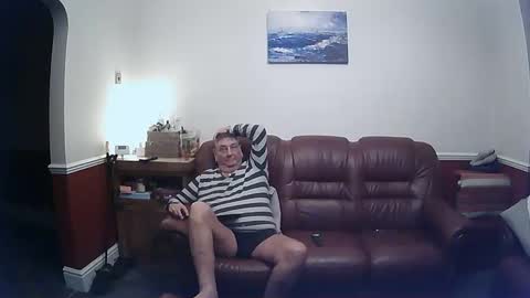 Snapshot of maxi_johnes chatting on 02-04-25, 08:49 MAX online show from 02-04-25, 08:49