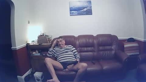 Snapshot of maxi_johnes chatting on 02-15-25, 10:31 MAX online show from 02-15-25, 10:31