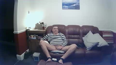 Snapshot of maxi_johnes chatting on 03-04-25, 01:45 MAX online show from 03-04-25, 01:45