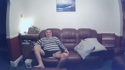 Snapshot of maxi_johnes chatting on 03-12-25, 10:28 MAX online show from 03-12-25, 10:28