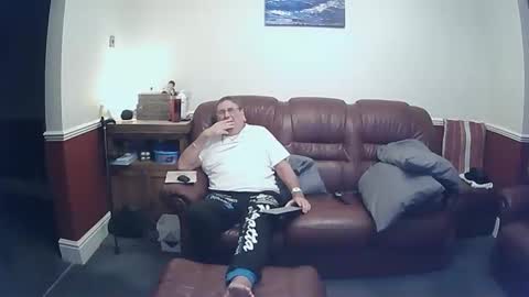 Snapshot of maxi_johnes chatting on 10-21-25, 10:10 MAX online show from 10-21-25, 10:10