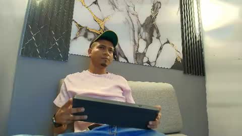 Snapshot of maxi_jones2 chatting on 06-19-26, 02:21 MAXI online show from 06-19-26, 02:21