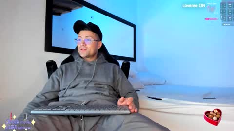 MAXI      online show from 10-11-25, 04:33