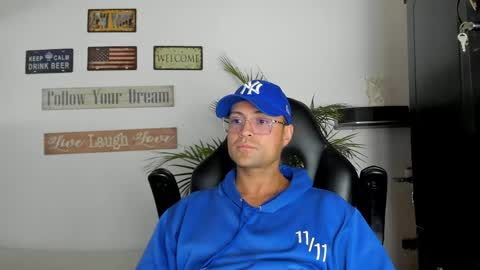 Snapshot of maxi_mux1 chatting on 04-22-26, 05:36 MAXI online show from 04-22-26, 05:36