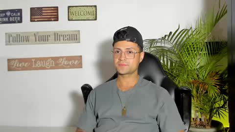 Snapshot of maxi_mux1 chatting on 04-23-26, 05:41 MAXI online show from 04-23-26, 05:41