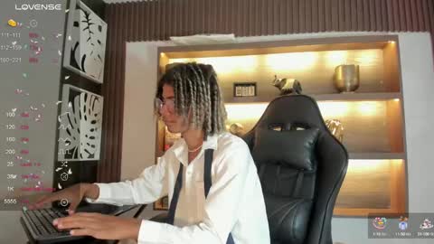 Snapshot of maxim_walker chatting on 02-16-25, 03:04 maxim online show from 02-16-25, 03:04