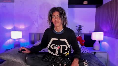 Snapshot of maxim_walker chatting on 02-17-25, 03:15 maxim online show from 02-17-25, 03:15