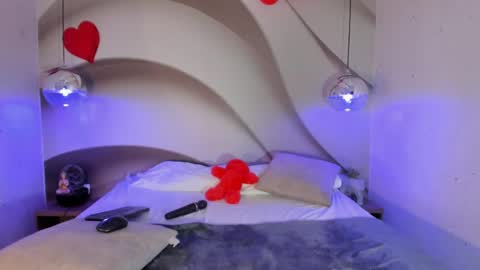 Snapshot of maxim_walker chatting on 02-18-25, 06:04 maxim online show from 02-18-25, 06:04