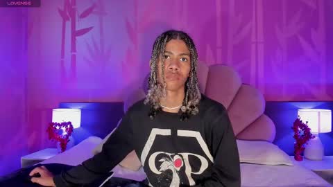 Snapshot of maxim_walker chatting on 02-19-25, 03:28 maxim online show from 02-19-25, 03:28