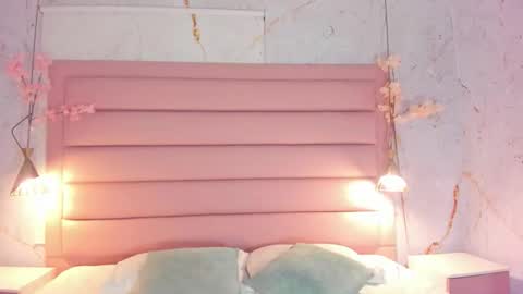 Snapshot of maxim_walker chatting on 09-15-25, 02:22 maxim online show from 09-15-25, 02:22