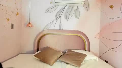 Snapshot of maxim_walker chatting on 09-20-25, 01:39 maxim online show from 09-20-25, 01:39