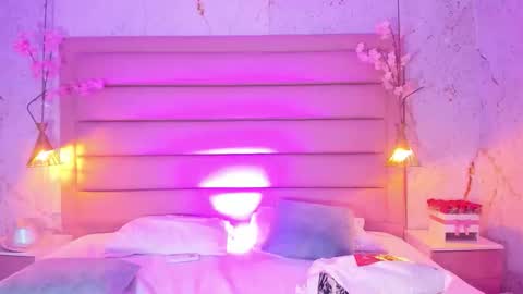 Snapshot of maxim_walker chatting on 09-23-25, 02:36 maxim online show from 09-23-25, 02:36