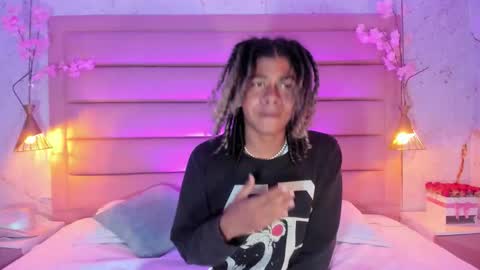 Snapshot of maxim_walker chatting on 09-24-25, 03:21 maxim online show from 09-24-25, 03:21