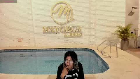 Snapshot of maxim_walker chatting on 09-27-25, 03:11 maxim online show from 09-27-25, 03:11