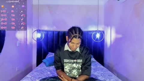 Snapshot of maxim_walker chatting on 11-10-25, 03:05 maxim online show from 11-10-25, 03:05