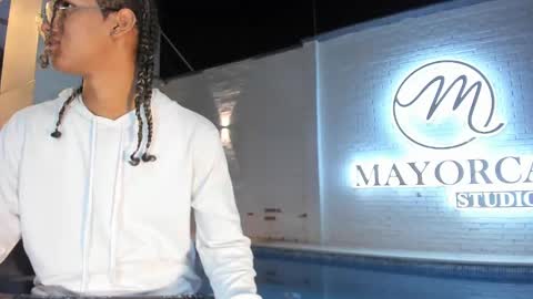 Snapshot of maxim_walker chatting on 11-15-25, 04:54 maxim online show from 11-15-25, 04:54