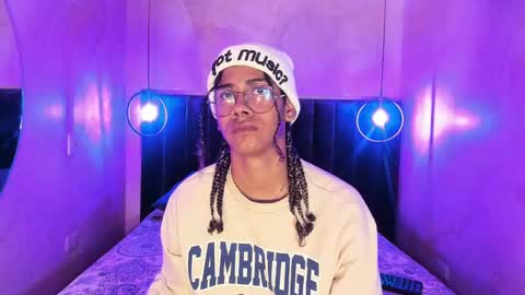 Snapshot of maxim_walker chatting on 11-24-25, 02:55 maxim online show from 11-24-25, 02:55