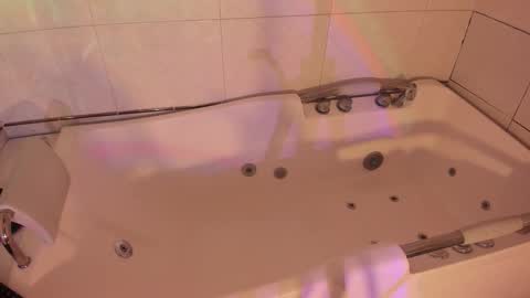 Snapshot of maxim_walker chatting on 11-29-25, 05:54 maxim online show from 11-29-25, 05:54