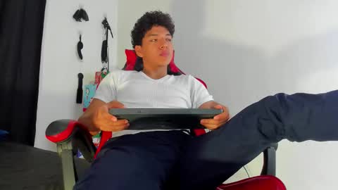 Maximiliano online show from 12-15-25, 07:29