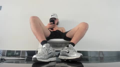 Snapshot of maximo__77 chatting on 11-30-25, 06:01 maximo__77 online show from 11-30-25, 06:01