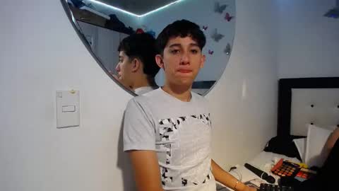 -- maximo and isa -- online show from 11-08-25, 09:42