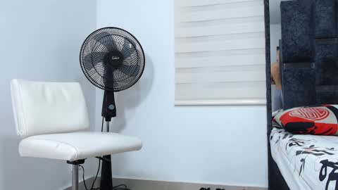 Snapshot of maximo_sebastian chatting on 12-23-24, 01:40 Maximo Sebastian online show from 12-23-24, 01:40