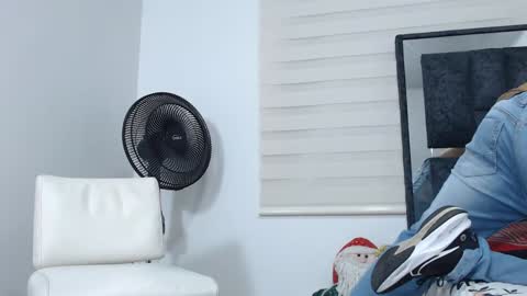 Snapshot of maximo_sebastian chatting on 12-25-24, 12:16 Maximo Sebastian online show from 12-25-24, 12:16