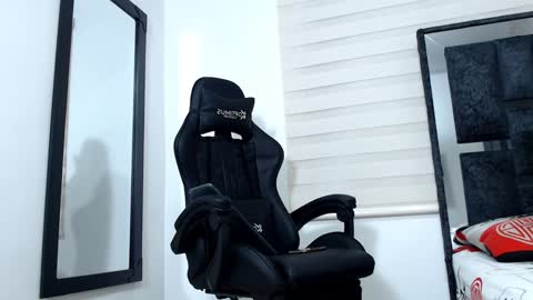 Snapshot of maximo_sebastian chatting on 02-02-25, 04:26 Maximo Sebastian online show from 02-02-25, 04:26