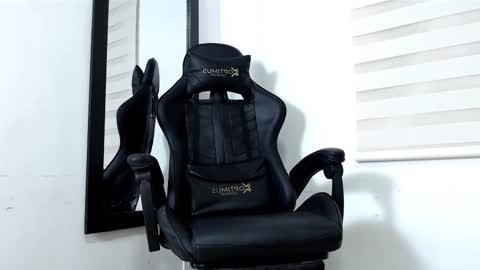 Snapshot of maximo_sebastian chatting on 12-01-25, 02:05 Maximo Sebastian online show from 12-01-25, 02:05