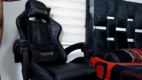 Snapshot of maximo_sebastian chatting on 12-14-25, 09:30 Maximo Sebastian online show from 12-14-25, 09:30