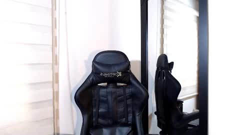 Snapshot of maximo_sebastian chatting on 06-18-26, 06:01 Maximo Sebastian online show from 06-18-26, 06:01